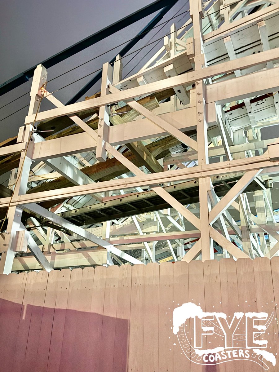 FyeCoasters's tweet photo. Lotsa new wood track work going on at The Racer. This is the return on blue side. #fyecoasters #x #kingsisland #gravitygroup https://t.co/EeIiISTEkl