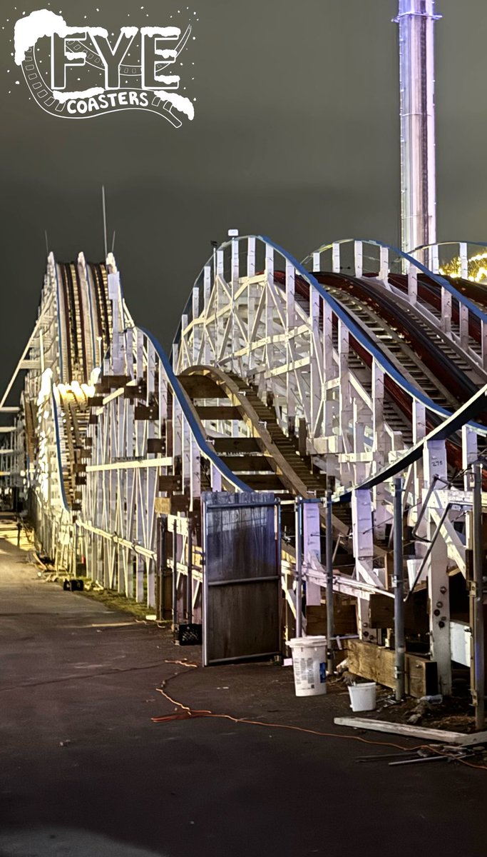 FyeCoasters's tweet photo. Lotsa new wood track work going on at The Racer. This is the return on blue side. #fyecoasters #x #kingsisland #gravitygroup https://t.co/EeIiISTEkl