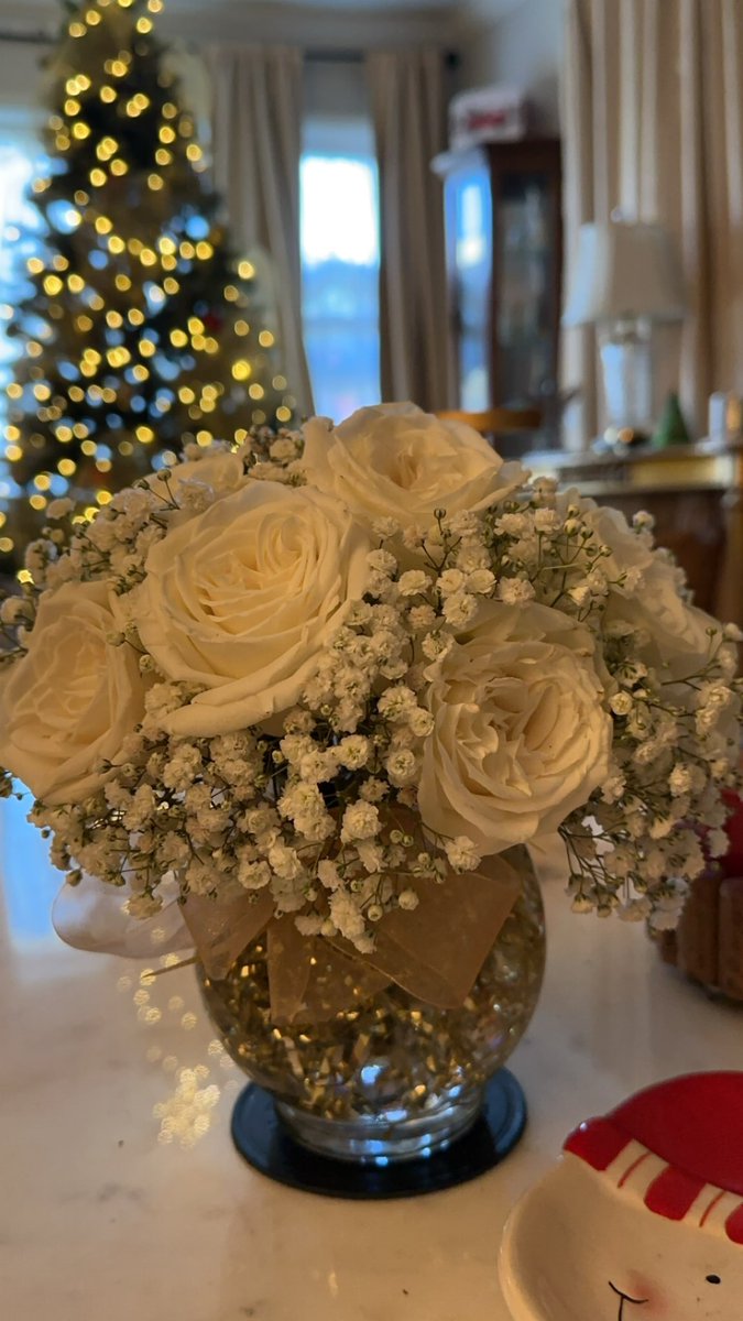 danapaigebaker's tweet photo. a little #FreshFlowerFriday trial run. 2024 here we come β¨πβ¨ https://t.co/rXo7PNVys6