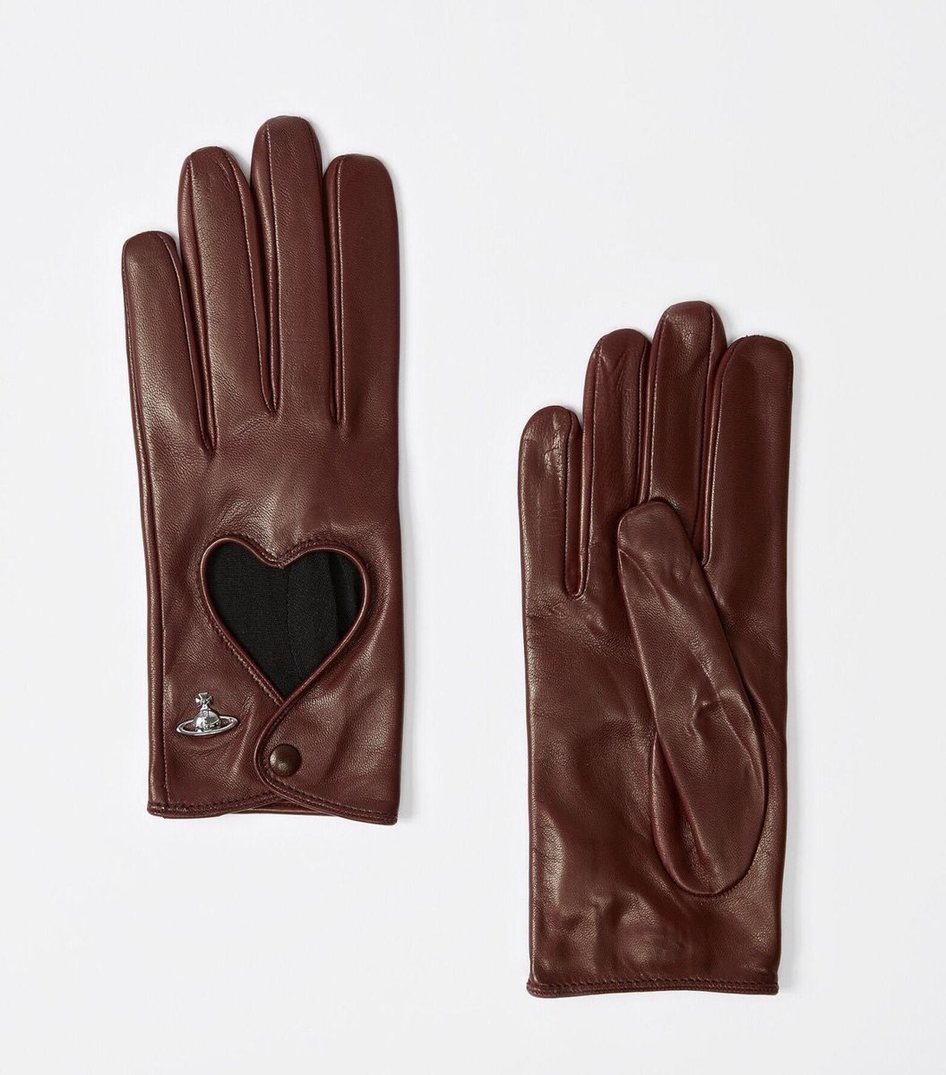 badestoutfit's tweet photo. vivienne westwood leather heart gloves https://t.co/88vlO1PQHT