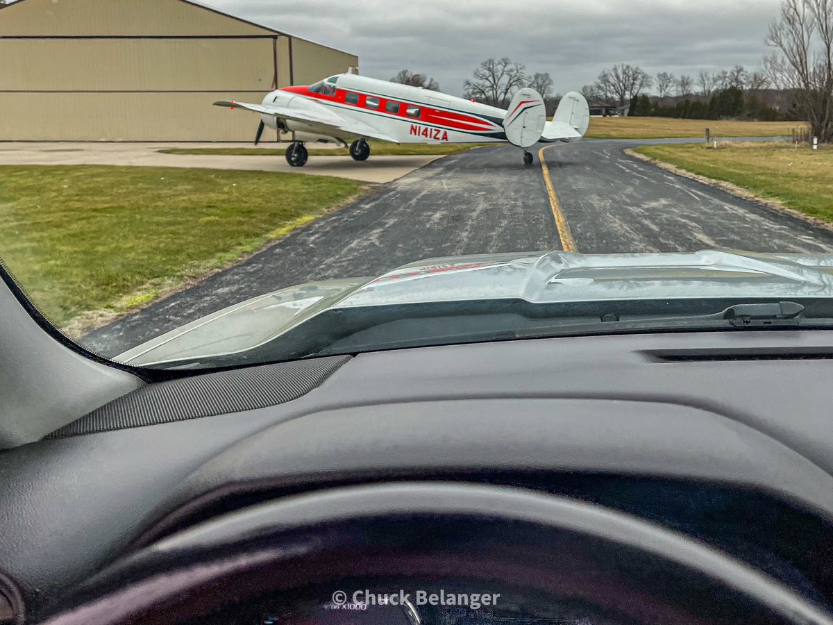 NowHeresYou's tweet photo. Traffic ahead. #beech18  #huntingtonmunicipalairport https://t.co/z2d0ABqILS