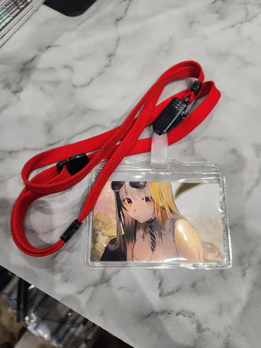 これをつけてて 髪の色に青紫のメッシュっぽいのが入ってるやつがいたらやきほこです