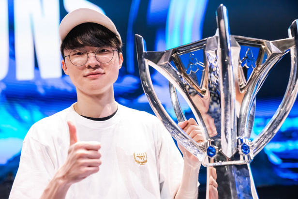 DonPoipole's tweet photo. COMPARANDO GUSTOS DE LEAGUE OF LEGENDS 

Después de estar vendiendo humo como por un mes, finalmente el comparando gustos más esperado por los gordos loleros de twt ha llegado. Donde 10 mutuals y mi persona respondemos distintas preguntas acerca del jueguito. https://t.co/OogOJ17RxQ