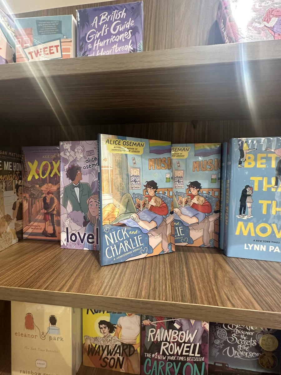 readsbyroni's tweet photo. nobody told me there was a novella ?! https://t.co/2ty2P0Q154
