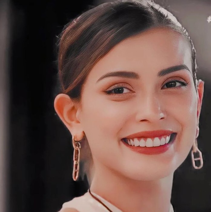 NicoleGlammyta's tweet photo. " te recuerdo con esa sonrisa " por q fuiste una verdadera guerrera hasta el FinaL #GranConstanza #GranHermano2023 #GranHermanoCHV #granhermanochile 🌸👸🤞🥰🏳️‍🌈💜👏🏻 mi #conyta mi unica reina bella #conistas las amo https://t.co/3929B3By3w