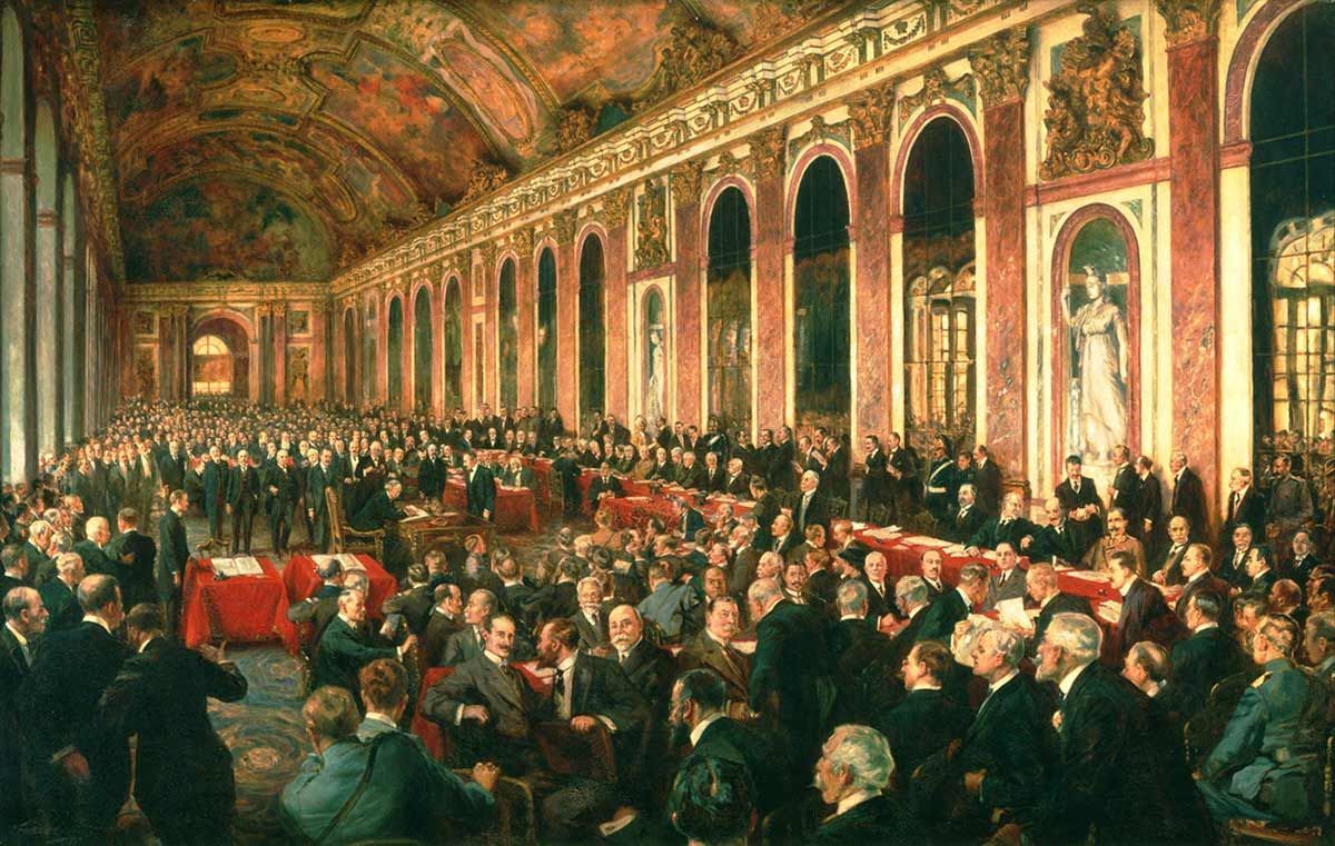 Born from the ashes of #WWI and the Treaty of Versailles, the League of Nations aimed to prevent another devastating war. It emphasized disarmament, and negotiations, as well as redrawing nation's borders on ethnic lines. It failed abysmally. #LeagueOfNations #Versailles #History