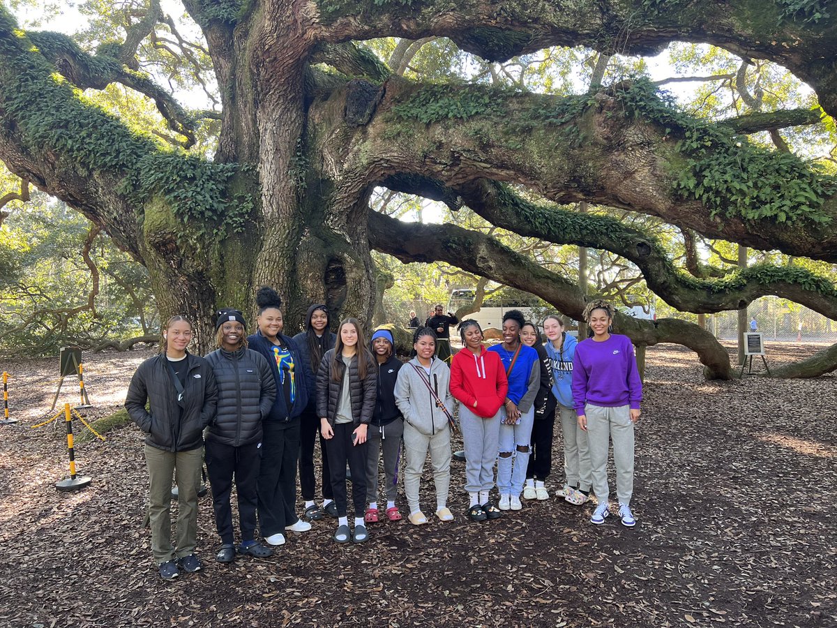 OHS_LadyPatsBB's tweet photo. No game today due to a NO SHOW - NO RESPONSE team resulted in a full tourist day exploring this beautiful city! #CI23 π΄π
Back in action tomorrow at 10:30 (est) before heading home to the great state! https://t.co/v2RszA9yrv