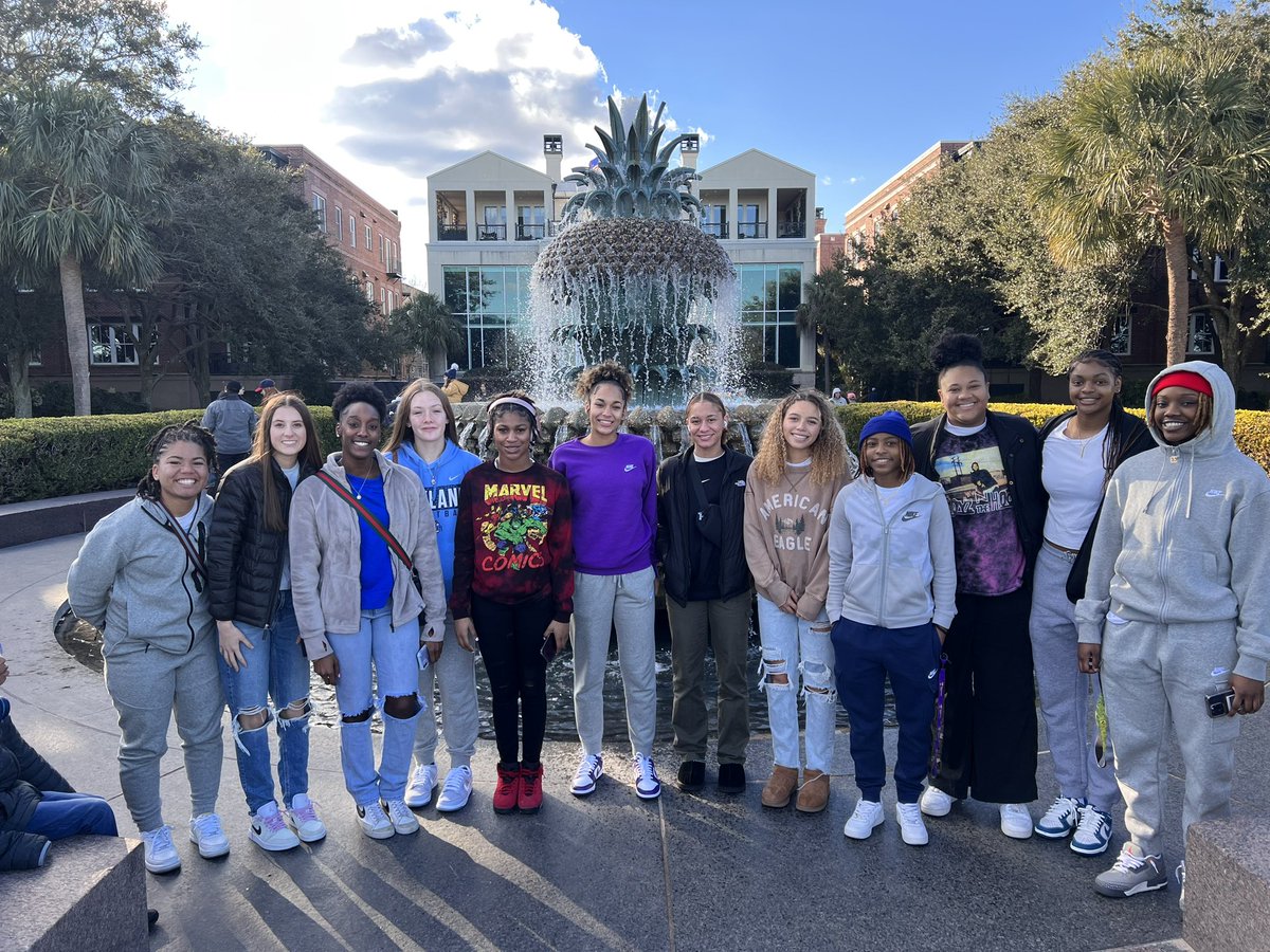 OHS_LadyPatsBB's tweet photo. No game today due to a NO SHOW - NO RESPONSE team resulted in a full tourist day exploring this beautiful city! #CI23 π΄π
Back in action tomorrow at 10:30 (est) before heading home to the great state! https://t.co/v2RszA9yrv