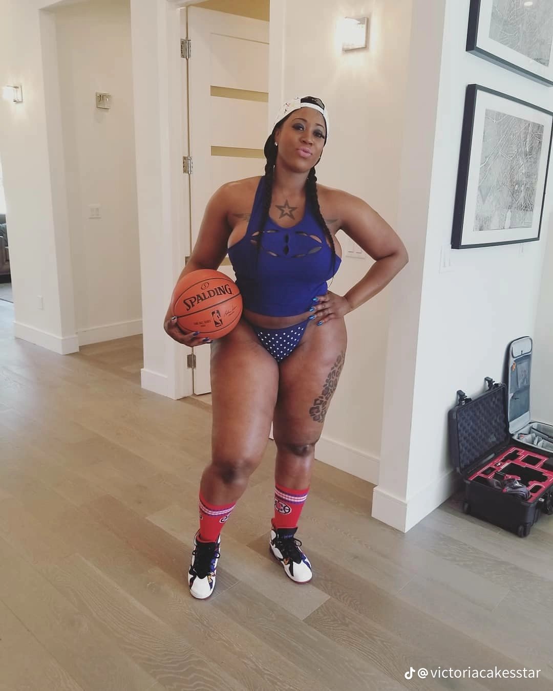 Victoria Cakes star on X: t.coDksljqq7Rc  X