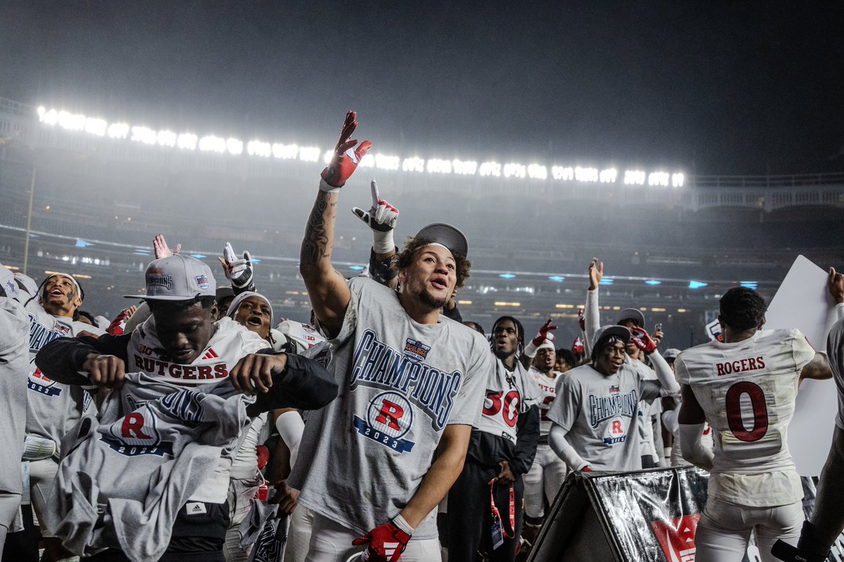 FastbreakVisual's tweet image. Rutgers wins the 2023 @PinstripeBowl 
Shot for @RutgersRivals