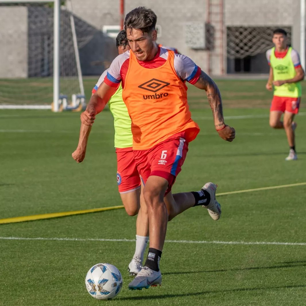 #AAAJ Román Vega con el número 6️⃣, ¿Se va Lucas Villalba?