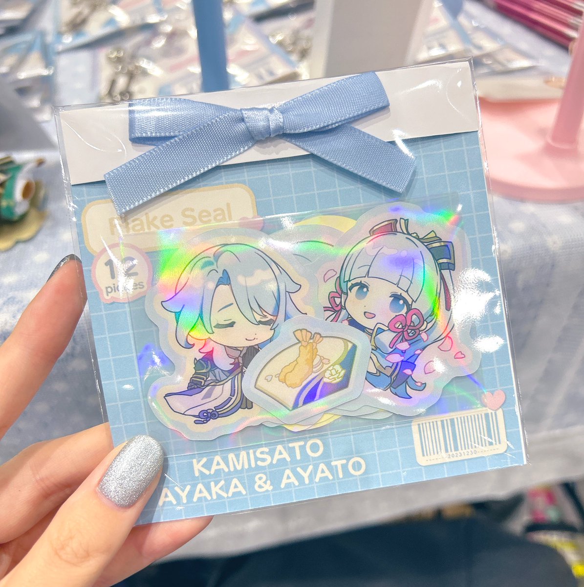 hippoco_kabaco's tweet photo. コミケ実はきてて、綾華と綾人のシールとアクキー作ってて❄️
友達のフリー冊子配って売り子みたいなことしてるYO！楽しい青春！
西こ-10ab
#C103お品書き #原神C103 #原神 https://t.co/5kVxN1Nn9u