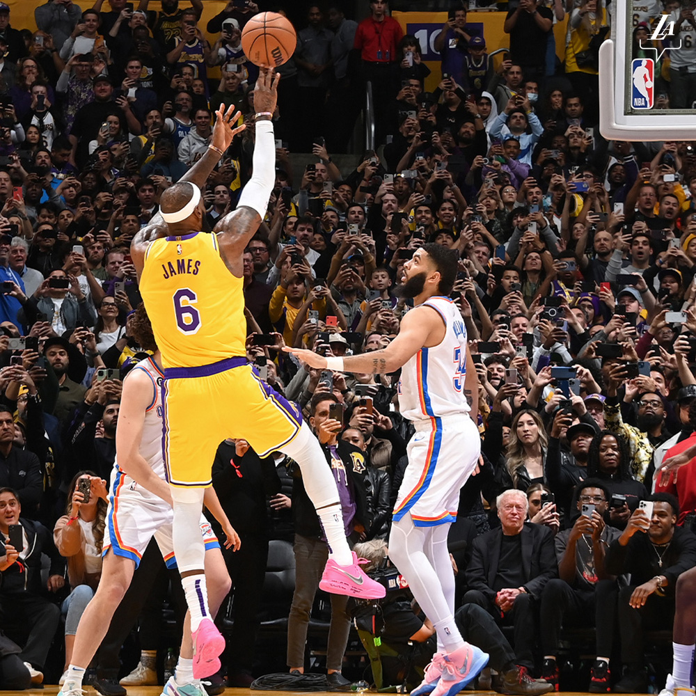 Lakers's tweet photo. ICONIC BRON PHOTOS

🥳 x 👑