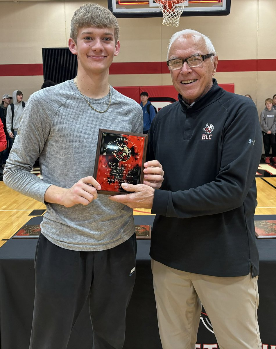 KwikTripHSBBall's tweet photo. 2023 @KwikTrip Holiday 🌲🎉Basketball Tournament @bethany 
All Tournament Team 🏀⛹️‍♂️ https://t.co/J4zqw1p4Fj