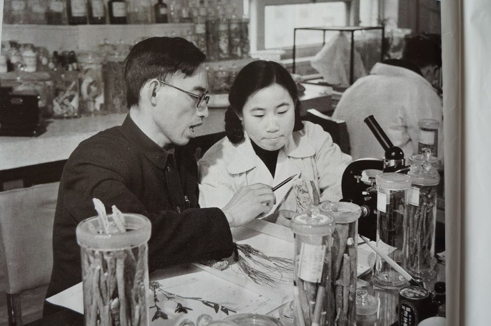 NobelPrize's tweet image. Then and now: medicine laureate Tu Youyou 

After contracting tuberculosis at 16, Tu decided to study medicine and find cures for diseases like the one that had afflicted her. 

Tu found a new way to treat malaria using artemisinin, saving millions of lives.