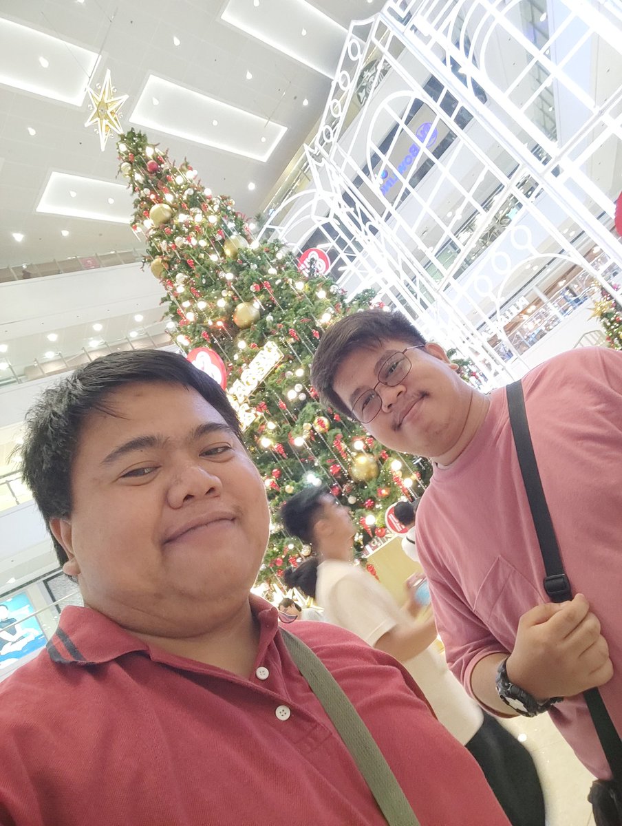 Gom_chun's tweet photo. It’s the last month of the year, quote with your favorite pictures of you and your partner this year. https://t.co/75ZHhnNv8S