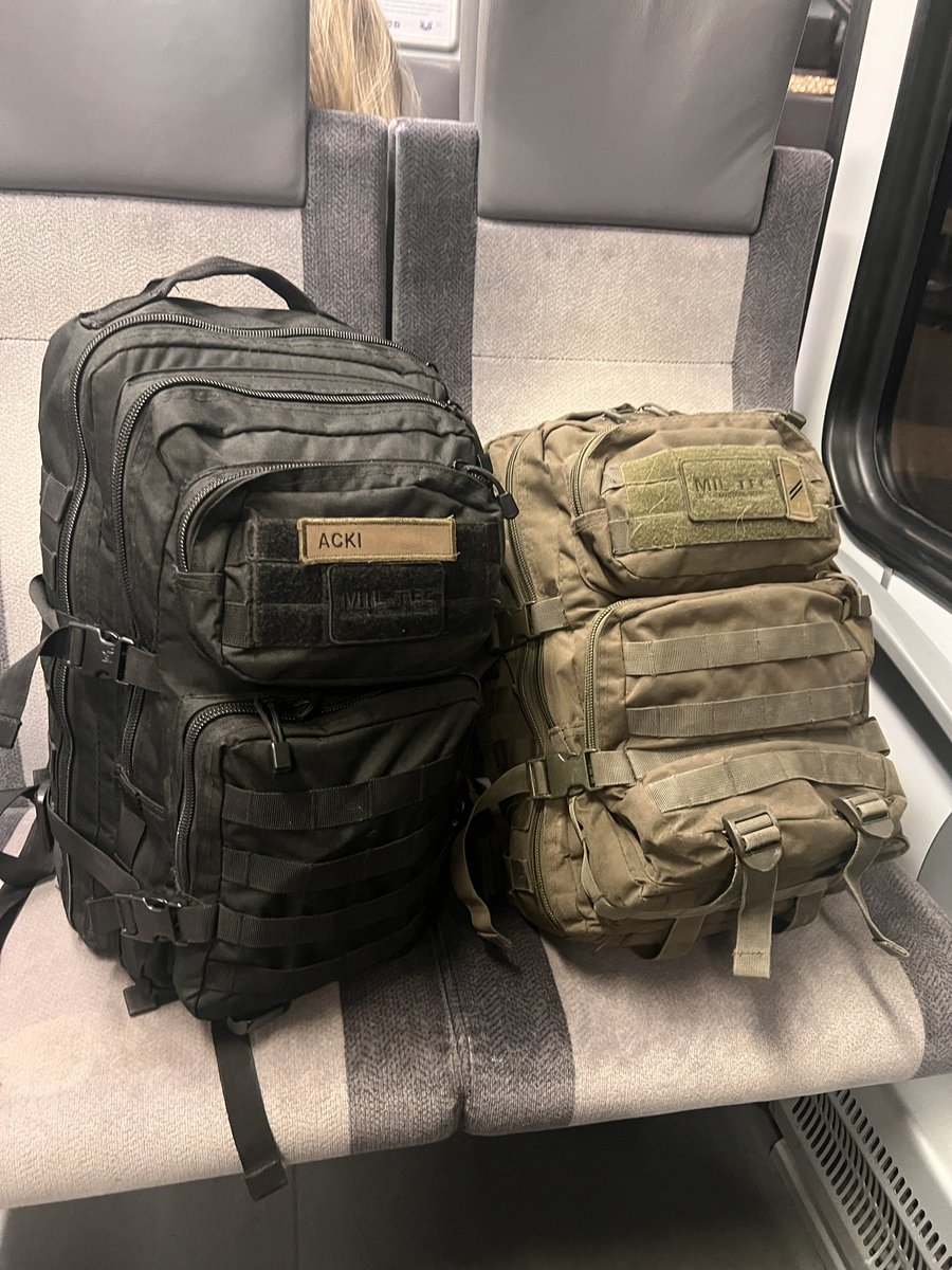 On the way to the Airport and later to London. Good bye Switzerland, we come back next year. 🐾🐾🐶
w/ <a href="/doggy_rescue/">Rescue_Doggy</a>