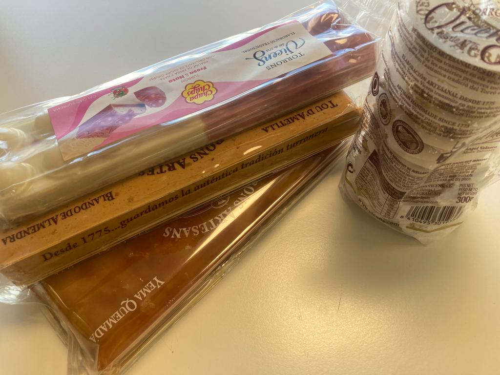 Via lliure RAC1 (@vialliure) on Twitter photo 🎄 A qui li tocarà el lot de <a href="/TorronsVicens/">Torrons Vicens</a> que posem en joc avui, a tocar de Cap d’Any? 🎁
➡️ Us demanem a canvi que ens seguiu i feu RT d'aquesta publicació. I recordeu que només teniu de temps fins a les 8h, hora catalana! Molta sort a tothom!!! #Eltorrótorró 🎄 A qui li tocarà el lot de <a href="/TorronsVicens/">Torrons Vicens</a> que posem en joc avui, a tocar de Cap d’Any? 🎁
➡️ Us demanem a canvi que ens seguiu i feu RT d'aquesta publicació. I recordeu que només teniu de temps fins a les 8h, hora catalana! Molta sort a tothom!!! #Eltorrótorró