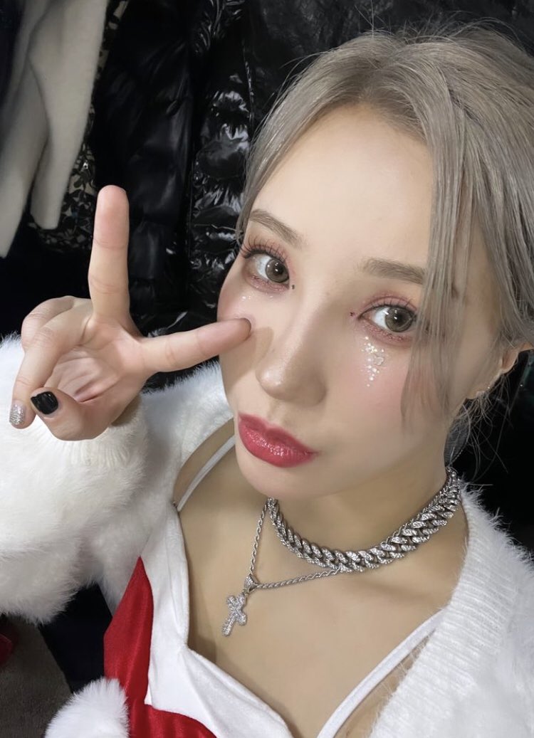 shotxbk's tweet photo. 끄아아앙 벅키 셀카 천재>< https://t.co/A56Mj64Xqv