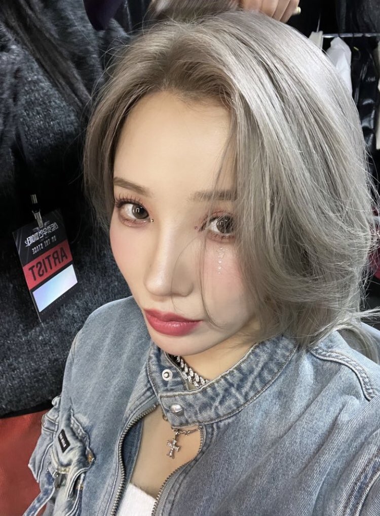 shotxbk's tweet photo. 끄아아앙 벅키 셀카 천재>< https://t.co/A56Mj64Xqv
