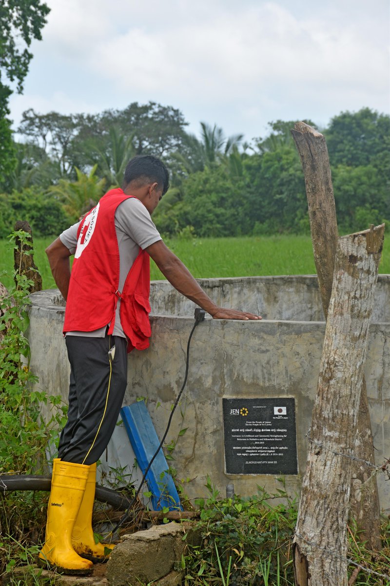 SLRedCrossMul's tweet photo. The recent floods have caused many economic effects to the people, especially The Many main drinking water sources of the people have completely collapsed while many wells have been contaminated due to infiltration of flood water.
BDRT is engaged in assessment activities. https://t.co/4uVcFxzgpq