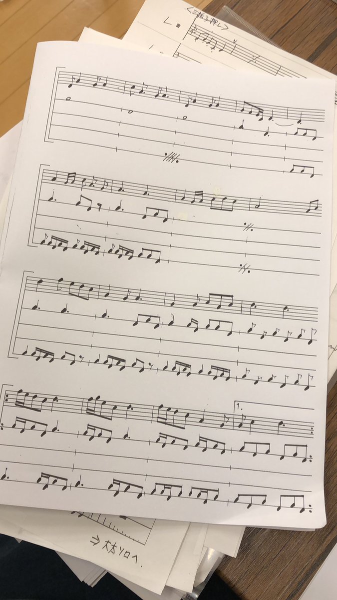 Jun_Jinki's tweet photo. どなたか、和太鼓曲を扱いやすい譜面アプリご存知の方いたら教えてくださいまし。

前はちょっと触ってましたが最近はずっと手書きでしたが…

作曲の依頼も少し増えてきて、そろそろちゃんとしなきゃと思いまして……

#譜面
#和太鼓
#楽譜
#アプリ https://t.co/MuLKWD8Z8Z