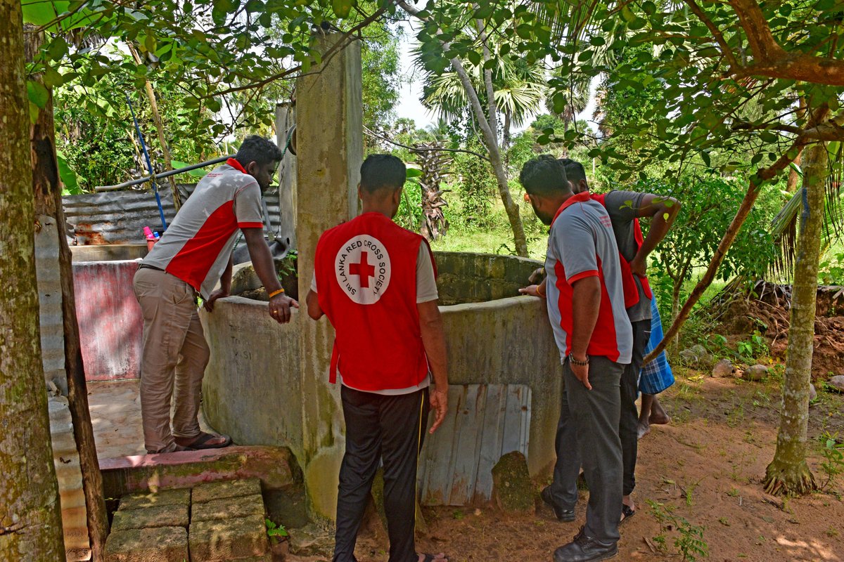 SLRedCrossMul's tweet photo. The recent floods have caused many economic effects to the people, especially The Many main drinking water sources of the people have completely collapsed while many wells have been contaminated due to infiltration of flood water.
BDRT is engaged in assessment activities. https://t.co/4uVcFxzgpq