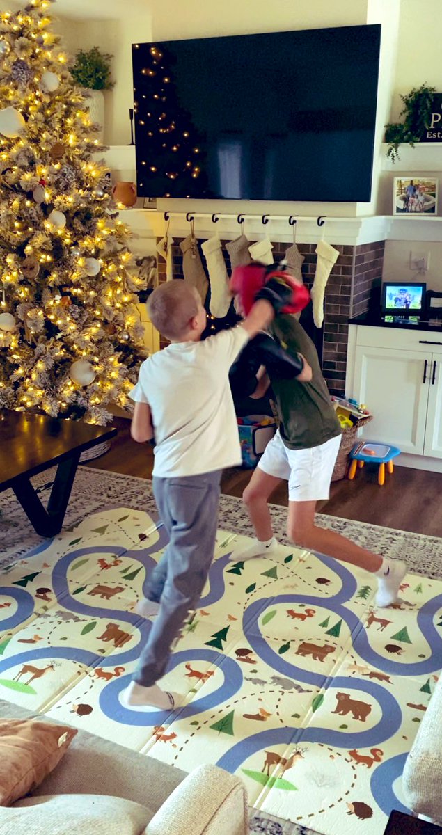 CoachPetrilli's tweet image. Unbelievable end to the holiday season! Family boxing, 1st ear piercing for my daughter &amp;amp; watching the @BoilerBall team dominate! Excited about everything coming up for the @BoilerFootball fam this off season!
#BoilerUp #ridewithcoachP