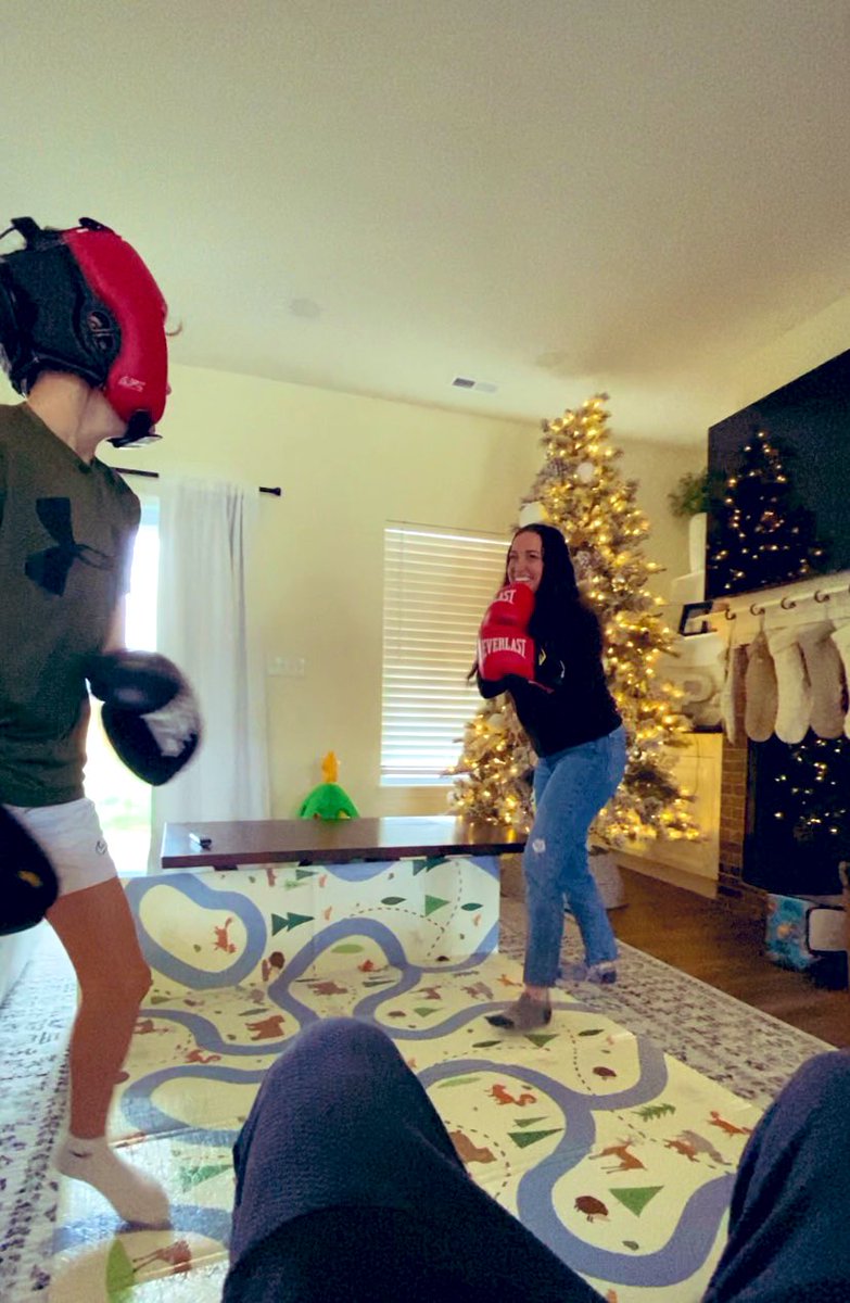 CoachPetrilli's tweet image. Unbelievable end to the holiday season! Family boxing, 1st ear piercing for my daughter &amp;amp; watching the @BoilerBall team dominate! Excited about everything coming up for the @BoilerFootball fam this off season!
#BoilerUp #ridewithcoachP