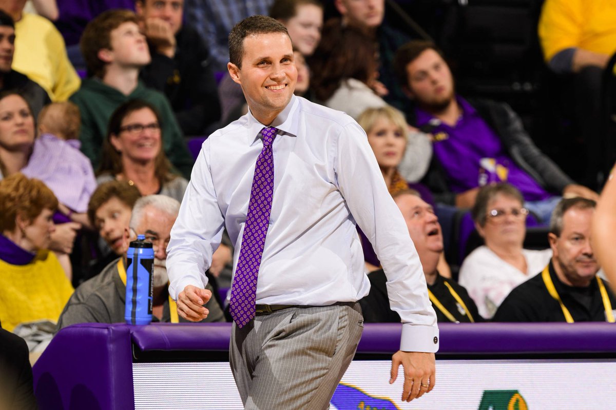 CBKReport's tweet photo. Will Wade in his first year as McNeese State head coach:

11-2
Wins: @ Michigan, @ VCU, @ UAB

Coach Wade currently has the Cowboys ranked #54 on the NET, which is over Ole Miss, Texas Tech, USC, and Texas.

McNeese is also #77 on KenPom, over UCLA, Indiana, Syracuse, and LSU.

The Cowboy is cookin'👨‍🍳