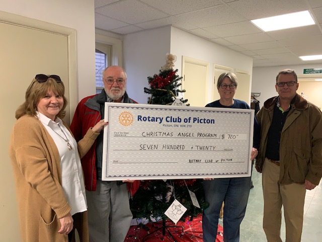 PictonRotary's tweet photo. @PictonRotary donated $720.00 to the Angel Tree Program. Pictured (l-r) Angel Tree volunteer Rosemary Markland, Rotarian Jim Macgregor, Angel Tree volunteer Debbie Rankin, Rotary President Don Leslie.
#angeltree #princeedwardcounty #createhopeintheworld #rotaryclubofpicton #pec https://t.co/vroFtFNE0D