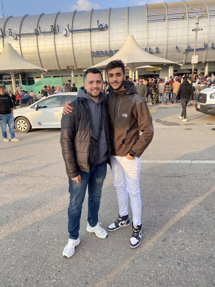 omarmedraa's tweet photo. @AhmedYahea74 واحشني وهتوحشني يا عشرة عُمري♥️♥️♥️ https://t.co/JKTwSwFZKT