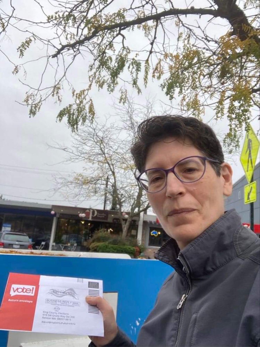 BigRockCandyMo2's tweet photo. @Burien I hope we can address @CMSarahMoore tampering with election advertisements at some point. Election interference is a serious crime. She is obviously getting privileged treatment because she is on the council #nepobaby #buriencriminal #sarahmoore https://t.co/xTVZZfIWLh
