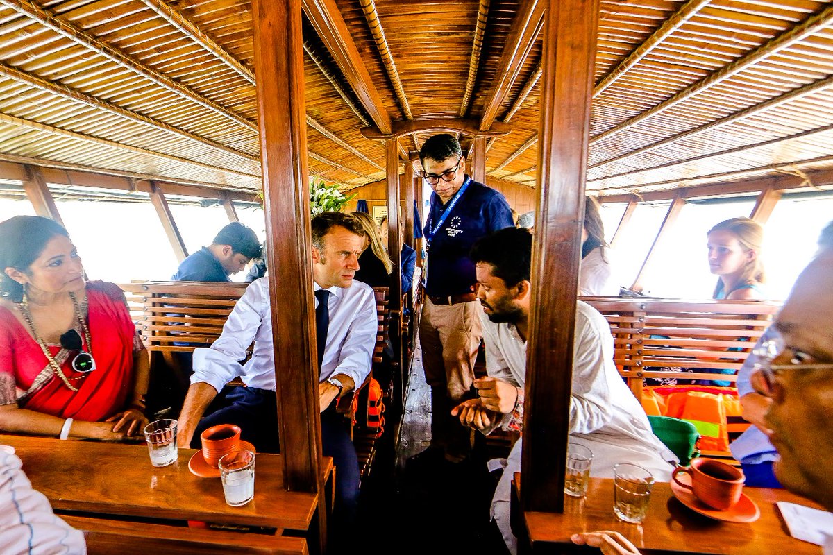 SohanYouthNetG's tweet photo. Thrilled to be part of the 🇫🇷🇧🇩 #AdaptationPact team! @EmmanuelMacron announced a transformative agreement set for the 1st half of 2024—€1 billion from 🇨🇵 development agency &amp; up to $1 billion in SDRs from the @IMFNews, driving locally led #adaptation, addressing #LossAndDamage https://t.co/FDvRvu0qVZ