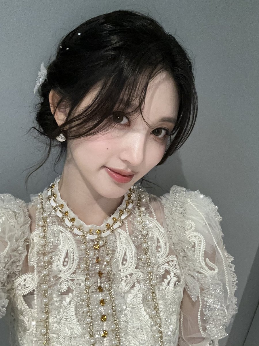 IVE_twt's tweet photo. 온 세상이 하얗다..☃️☃️
너무 예쁘지만 다이브 미끄러지지 않게 꼭 조심해요🙂

#IVE #아이브 #GAEUL #가을 https://t.co/v94tfL6ohI