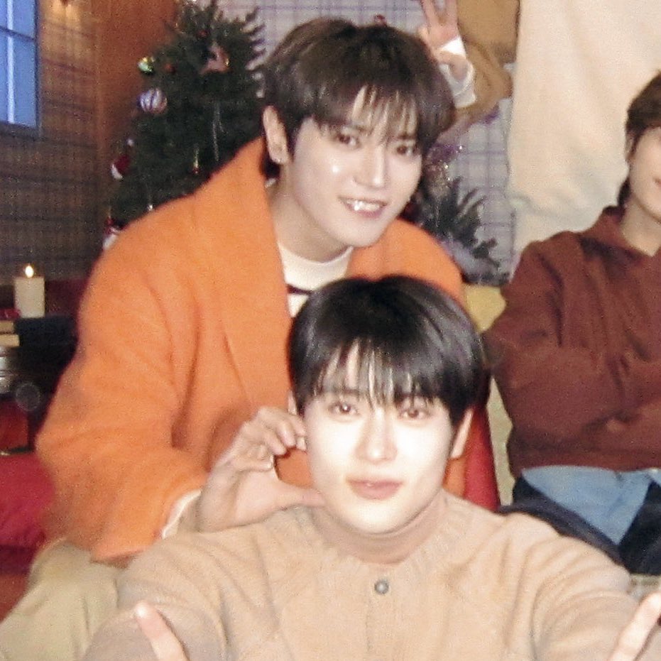 jaeyonghourly's tweet photo. THEY ARE SO CUTE https://t.co/En5abWPTLt