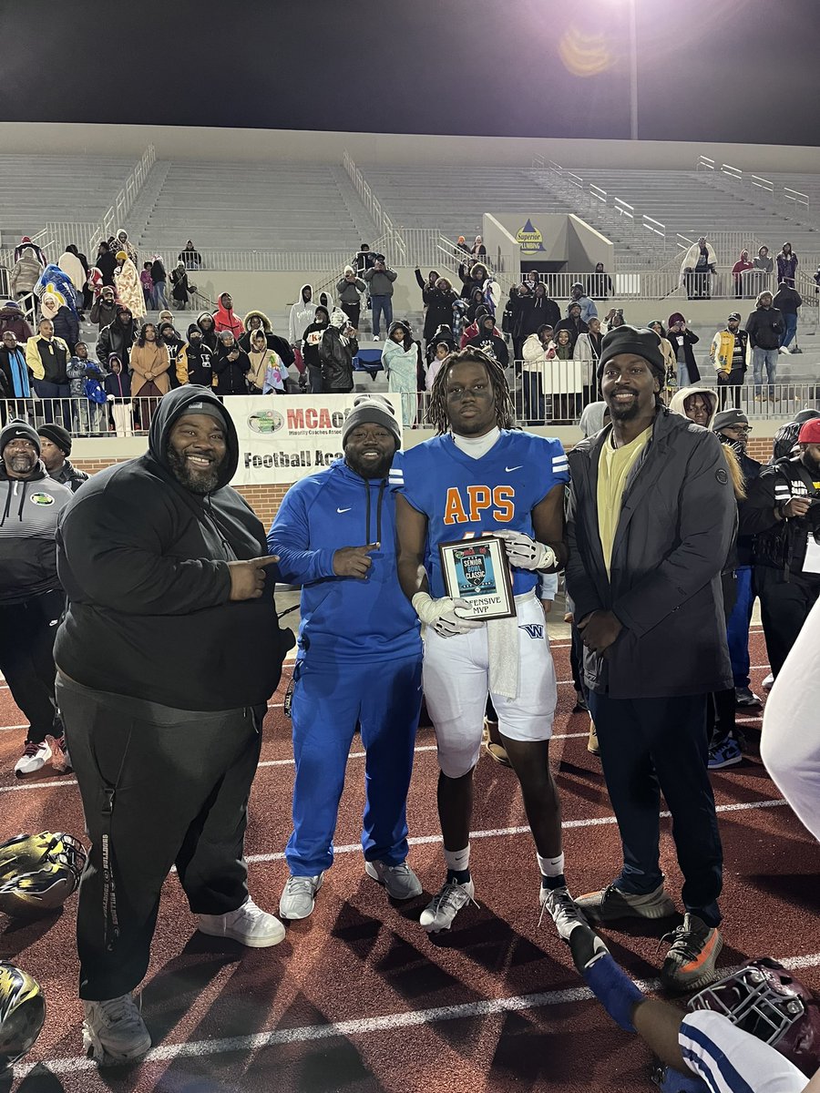 Our seniors went out with a big APS win! Congratulations @dezavionholman on being the Defensive MVP #BTY 🦅