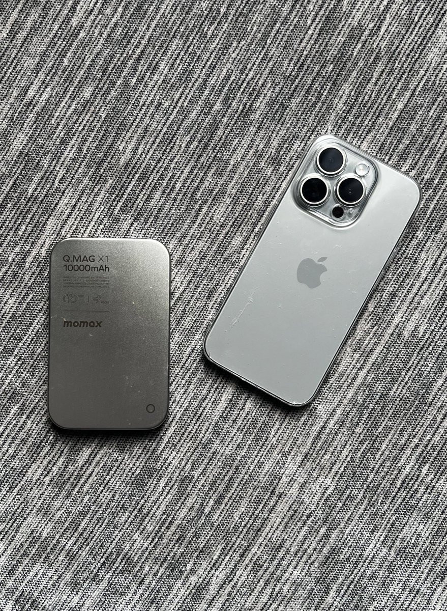 aaaaweng's tweet photo. Siapa yang  bercadang nak beli powerbank tu, especially Apple User, i recommended this one. 15w Magsafe (magnetic) + boleh juga cocok korang punya cable. PD 3.0. Dia mmg charge tau tak macam Apple battery pack tu mmg tak naik langsung, drain battery adalah 😞 https://t.co/WhA54ifyAm