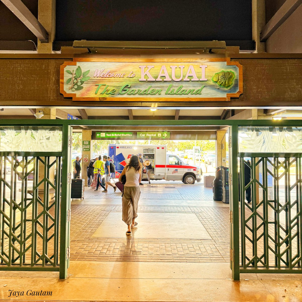 jayagautam's tweet photo. Landed in Kauai &amp; our @vrbo #SuperHost says how did u fly here w/out a confirmation? Bro, that’s the 1st thing we looked at &amp; confirmed even before air tix! ~ 5hrs &amp; multiple calls w/ #VRBO later, &amp; assurances they would help us, here we are w/out a place to stay #NeverAgainVRBO! https://t.co/hhM0qcwICF