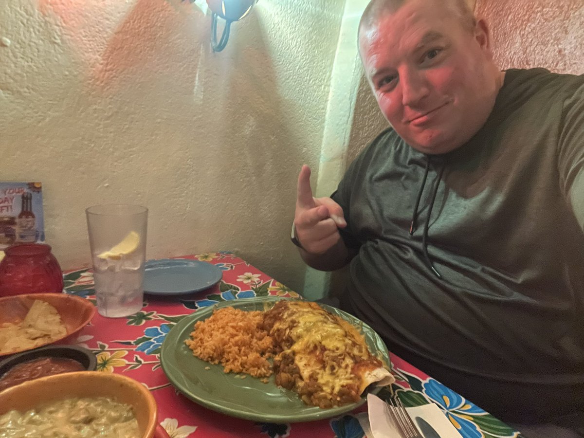 WACHoopsNation's tweet photo. The great @braidenbellpxp didn’t want to get his picture taken but I’m not shy. 

📍La Posta de Mesilla 

@WACeats_ https://t.co/5yggrzFqR6