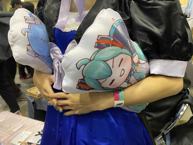 残り…  ちびミクさん× 3個 ちび雪ミクさん× 5個  でございます¶(⁄=˅̮=∖)⁋  小脇に抱えるのに丁度いい