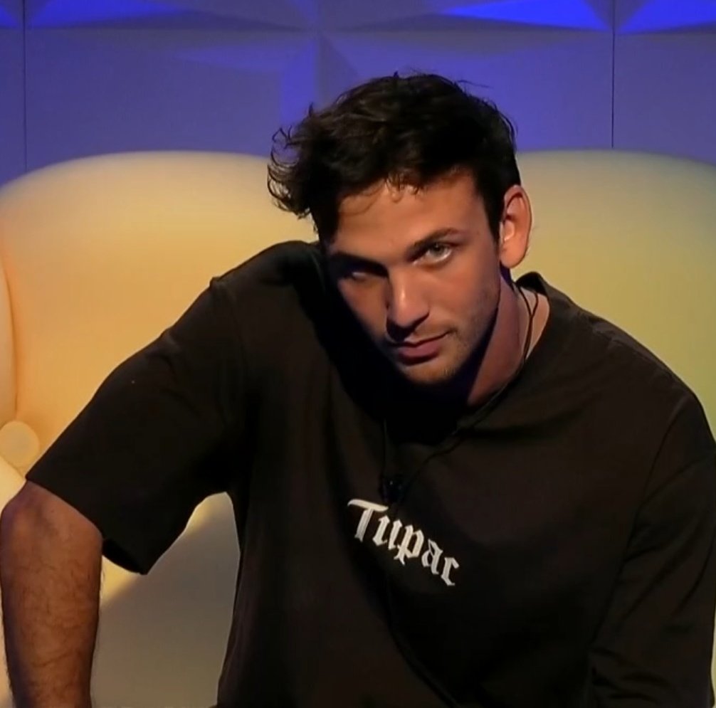 luulop03z's tweet photo. El qué queres // el que te da bola 
#GranHermano https://t.co/ciGDeaizdH