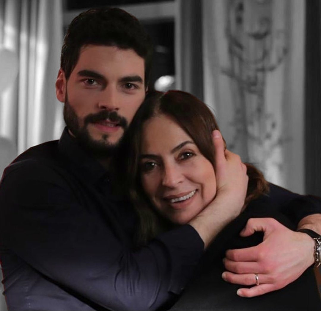 karenMeli1982's tweet image. Akın ve sevgili annesinin fotoğraflarına bayılıyorum, çok güzeller 🫠❤️ Aralarındaki sevgi o kadar büyük ki #Akın yeniden annesinin kollarında küçük bir çocuk oluyor ♥️
            #𝐴𝑘ı𝑛𝐴𝑘ı𝑛ö𝑧ü