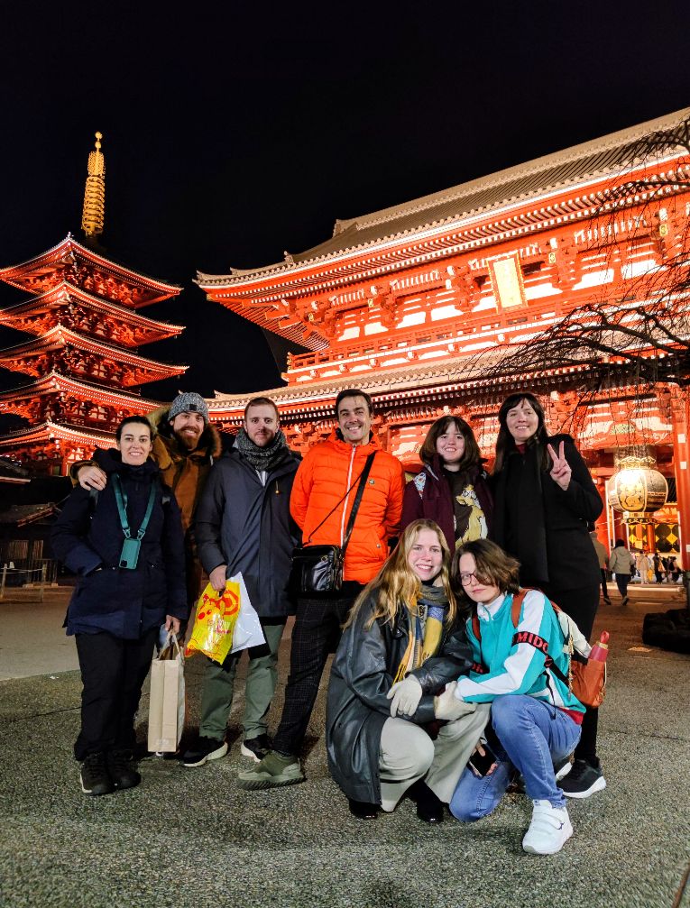 JaponEamigos's tweet photo. ❄️Nuestro grupo de Navidad y Año nuevo lo está pasando en grande y podéis verlo en sus caras de felicidad. Una conexión especial ha surgido en este grupo y el buen rollo y las ganas de pasarlo bien están por encima de todo. Estamos haciendo un viaje completísimo y muy divertido. https://t.co/w3IibRubuL