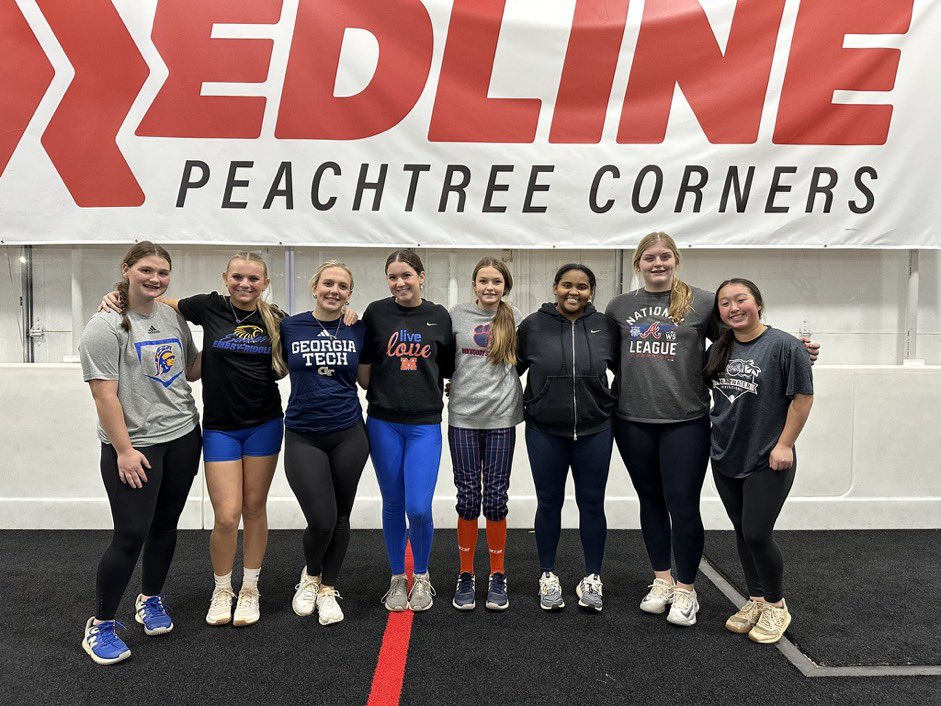 IzzyIconis2027's tweet photo. Awesome session today with @DTDSoftball . I got to practice with @reesehunter2022  and a few other girls a few years ahead of me in their softball careers. @ecbmayfield @EastCobbBullets @Coach_A_Mo @GaTechSoftball https://t.co/B5bEHm55Uo