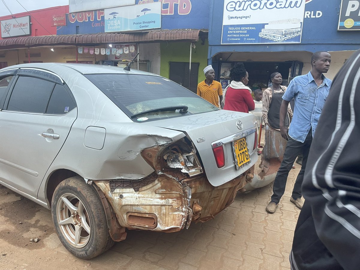 MusaSsemakulaK's tweet photo. Injustice prevails as the Police Commissioner's driver, responsible for a car accident, abuse the law. Despite an agreement to 50% compensation, they confiscate my car, remove number plate @IoV, detain me, and demand payment for damages for their car😭
@OkothOchola1 @AKasingye https://t.co/dk6sT2Mi2Q