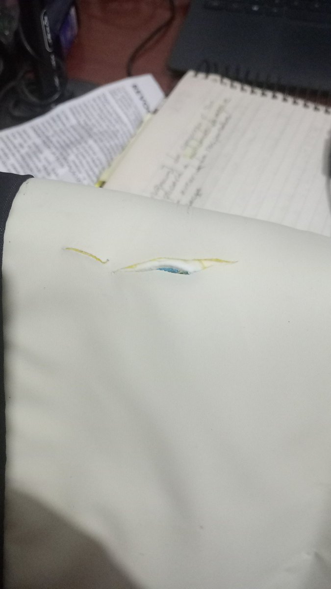 matheuseunyong's tweet image. Olá meu caros dessa rede social, vou-vos contar um rolê tenso que me ocorrera em casa.
Vejam as imagens: