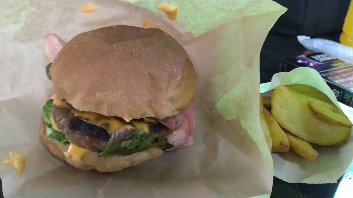 ownerkg's tweet image. 今日のレンジ飯は
#ROUTE65 さんのチーズバーガー

#加古川CQB