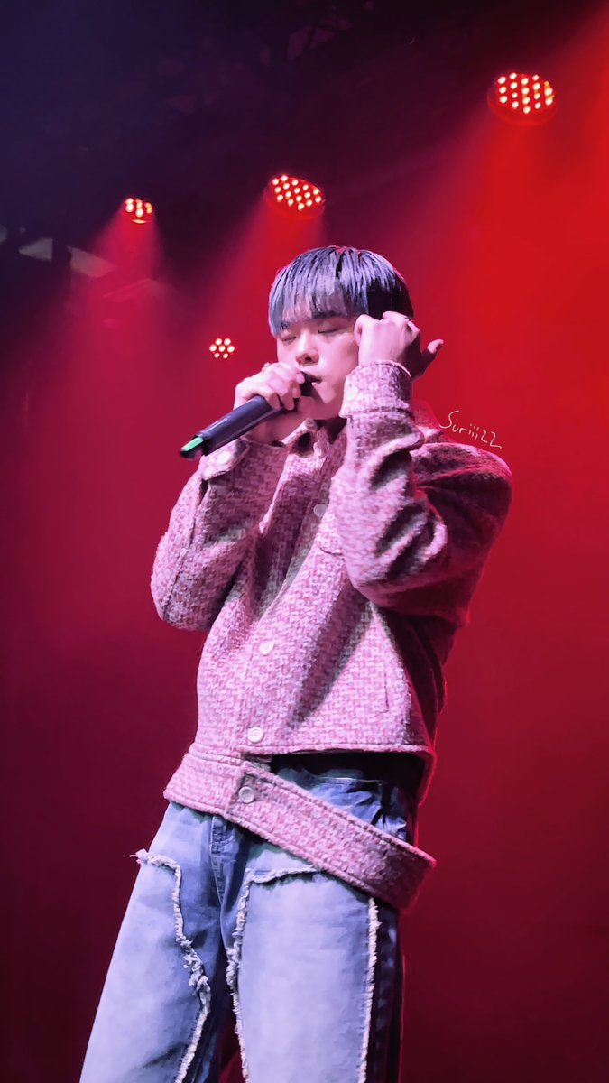 Suriii222's tweet photo. 231229 ROMANTIC CONCERT SONG CAMP 2023

😍😍

#빈첸 #VINXEN #이병재 https://t.co/9v4ZLsBT8a