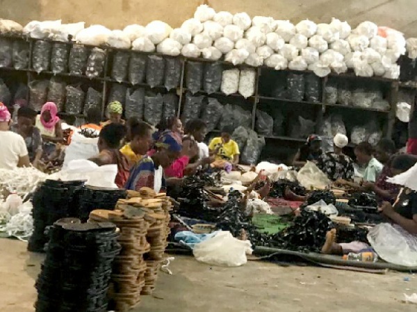 Inside Lagos factory where workers stand for 12 hours daily to earn N1,500 thenationonlineng.net/inside-lagos-f…